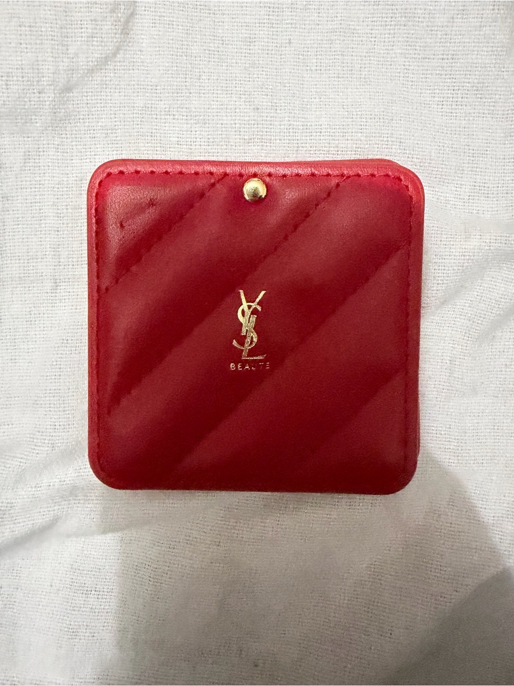 Yves Saint Laurent Beauty
Square Compact Pocket Mirror
Dark Red